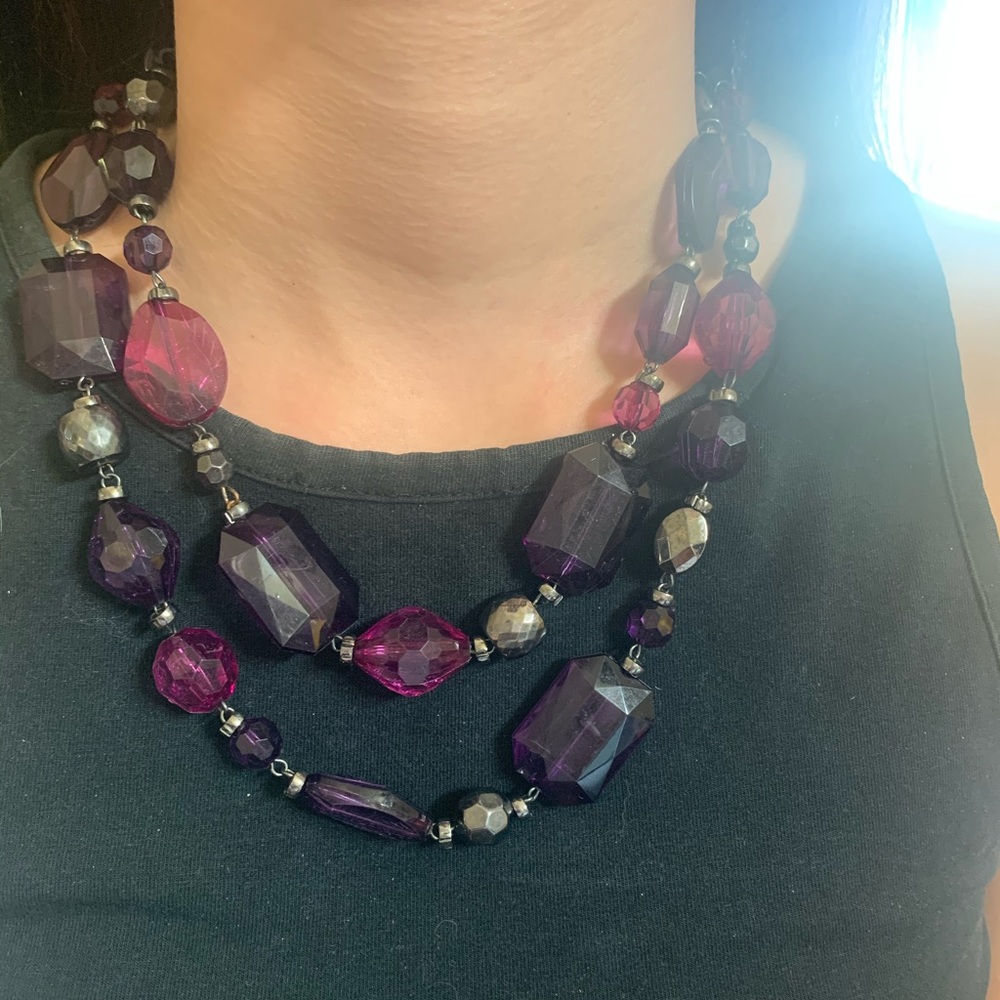 Women’s chunky purple necklace w/pewter accents